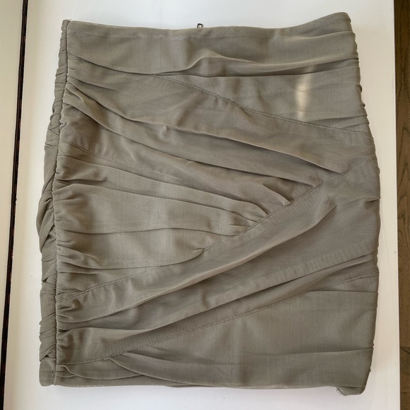 Urban Behaviour khaki green ruched skirt. - Picture 1 of 3